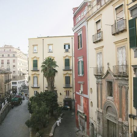 艾日昂吉奥纳套房旅馆 那不勒斯 外观 照片